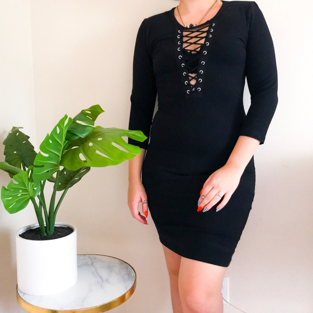 Black bodycon dress